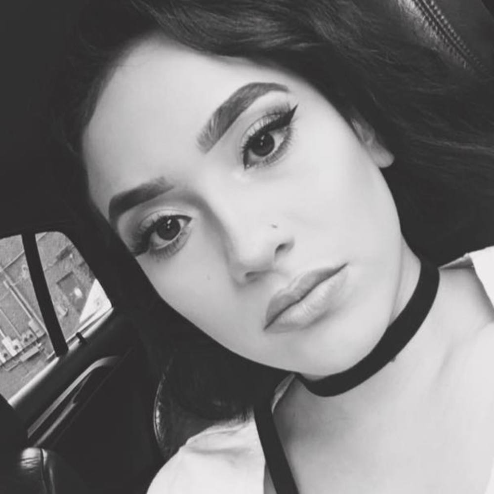 Meet your Posher, Casandra